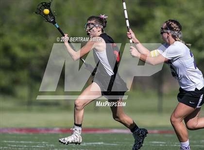 Thumbnail 2 in Niagara-Wheatfield vs. Hamburg (Section 6 Class B Final) photogallery.