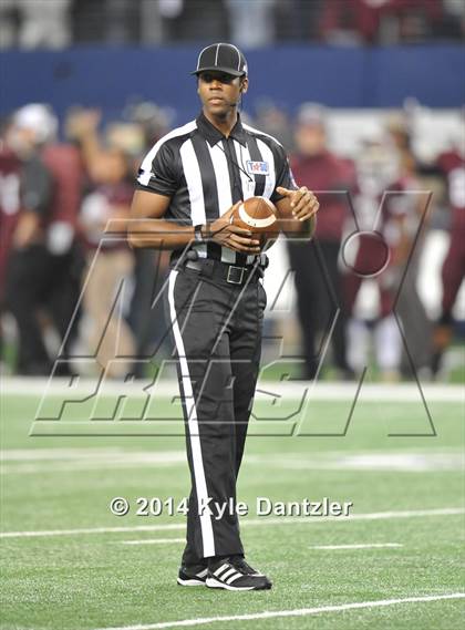 Thumbnail 3 in Ennis vs. Cedar Park (UIL 5A Division 2 Final)  photogallery.