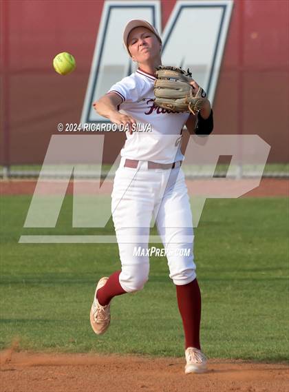 Thumbnail 2 in Tompkins vs Memorial (UIL Softball 6A Region 3 Area) photogallery.