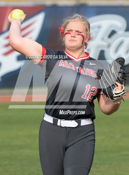 Thumbnail 1 in Tompkins vs Memorial (UIL Softball 6A Region 3 Area) photogallery.