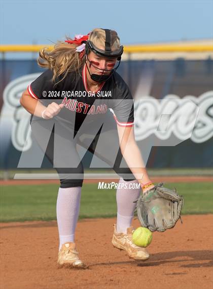 Thumbnail 3 in Tompkins vs Memorial (UIL Softball 6A Region 3 Area) photogallery.