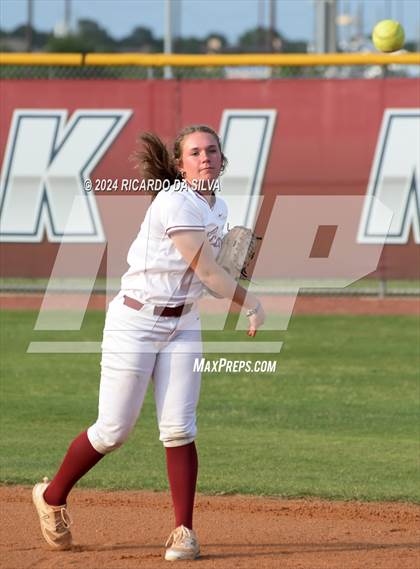 Thumbnail 1 in Tompkins vs Memorial (UIL Softball 6A Region 3 Area) photogallery.
