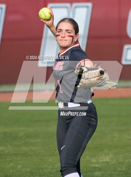 Thumbnail 2 in Tompkins vs Memorial (UIL Softball 6A Region 3 Area) photogallery.