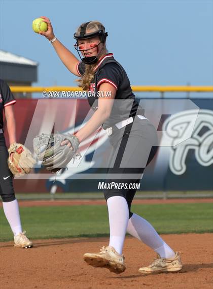 Thumbnail 3 in Tompkins vs Memorial (UIL Softball 6A Region 3 Area) photogallery.