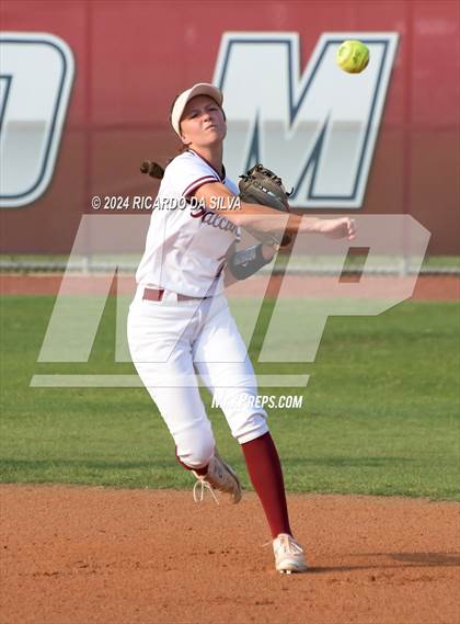 Thumbnail 2 in Tompkins vs Memorial (UIL Softball 6A Region 3 Area) photogallery.