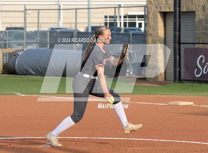 Thumbnail 2 in Tompkins vs Memorial (UIL Softball 6A Region 3 Area) photogallery.
