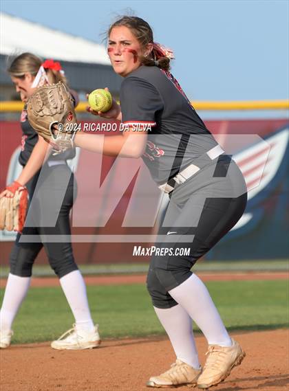 Thumbnail 1 in Tompkins vs Memorial (UIL Softball 6A Region 3 Area) photogallery.