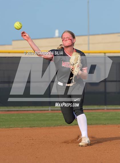 Thumbnail 1 in Tompkins vs Memorial (UIL Softball 6A Region 3 Area) photogallery.
