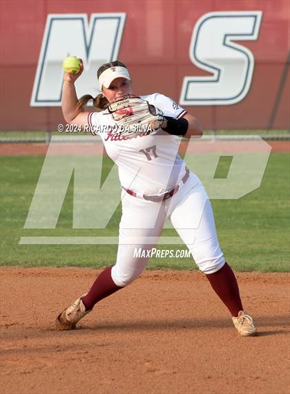 Thumbnail 2 in Tompkins vs Memorial (UIL Softball 6A Region 3 Area) photogallery.