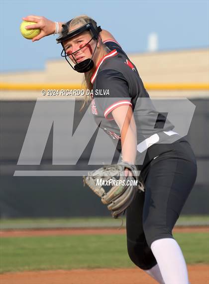 Thumbnail 2 in Tompkins vs Memorial (UIL Softball 6A Region 3 Area) photogallery.