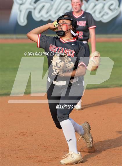 Thumbnail 2 in Tompkins vs Memorial (UIL Softball 6A Region 3 Area) photogallery.