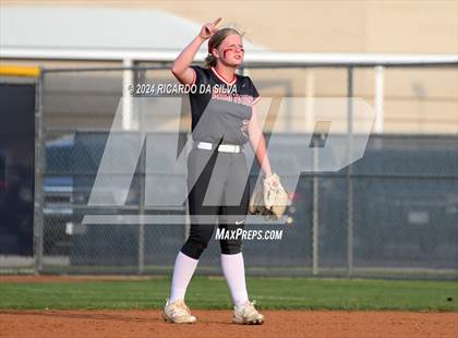 Thumbnail 3 in Tompkins vs Memorial (UIL Softball 6A Region 3 Area) photogallery.