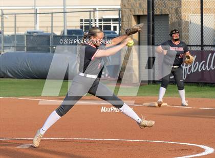 Thumbnail 3 in Tompkins vs Memorial (UIL Softball 6A Region 3 Area) photogallery.