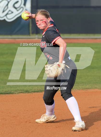 Thumbnail 3 in Tompkins vs Memorial (UIL Softball 6A Region 3 Area) photogallery.