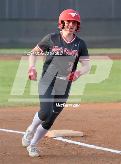 Thumbnail 2 in Tompkins vs Memorial (UIL Softball 6A Region 3 Area) photogallery.