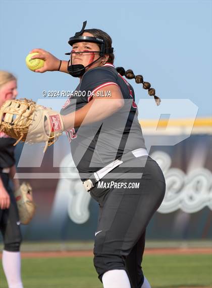 Thumbnail 3 in Tompkins vs Memorial (UIL Softball 6A Region 3 Area) photogallery.
