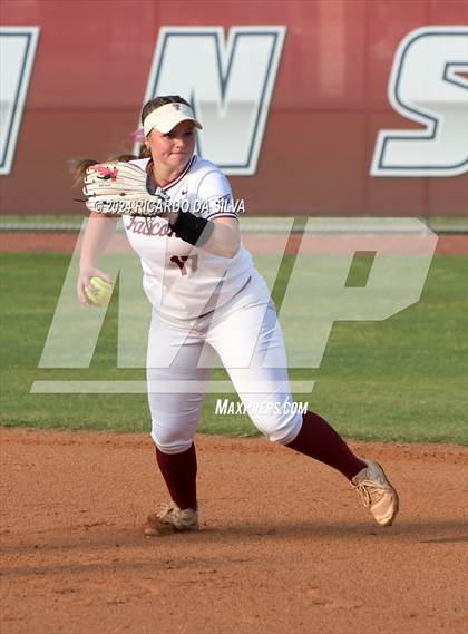 Thumbnail 1 in Tompkins vs Memorial (UIL Softball 6A Region 3 Area) photogallery.