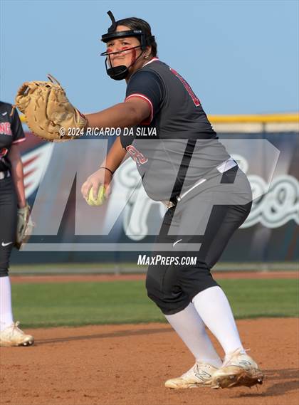 Thumbnail 2 in Tompkins vs Memorial (UIL Softball 6A Region 3 Area) photogallery.