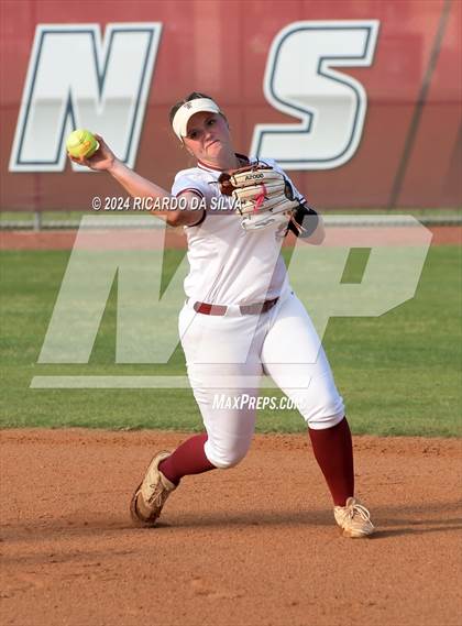 Thumbnail 3 in Tompkins vs Memorial (UIL Softball 6A Region 3 Area) photogallery.