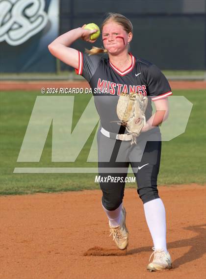 Thumbnail 1 in Tompkins vs Memorial (UIL Softball 6A Region 3 Area) photogallery.