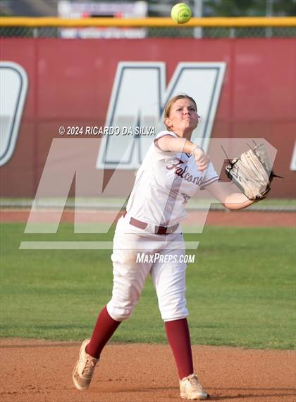 Thumbnail 2 in Tompkins vs Memorial (UIL Softball 6A Region 3 Area) photogallery.