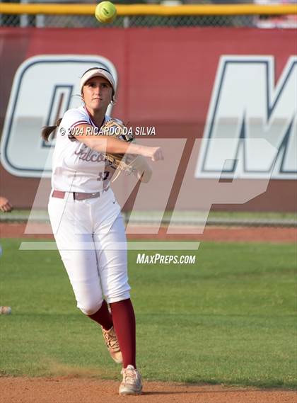 Thumbnail 2 in Tompkins vs Memorial (UIL Softball 6A Region 3 Area) photogallery.