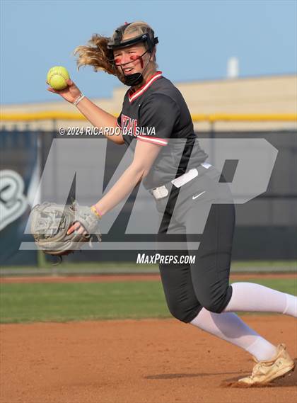 Thumbnail 1 in Tompkins vs Memorial (UIL Softball 6A Region 3 Area) photogallery.
