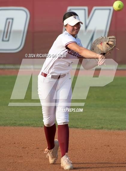 Thumbnail 1 in Tompkins vs Memorial (UIL Softball 6A Region 3 Area) photogallery.