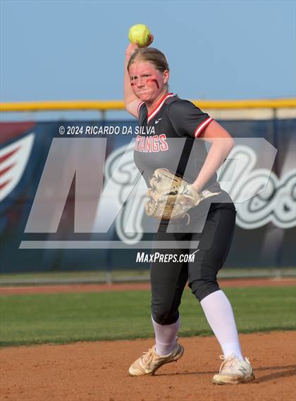 Thumbnail 2 in Tompkins vs Memorial (UIL Softball 6A Region 3 Area) photogallery.