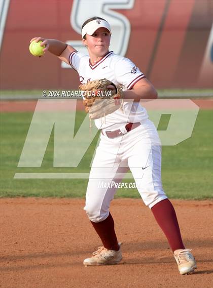 Thumbnail 3 in Tompkins vs Memorial (UIL Softball 6A Region 3 Area) photogallery.