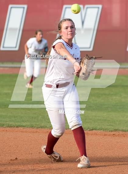 Thumbnail 1 in Tompkins vs Memorial (UIL Softball 6A Region 3 Area) photogallery.