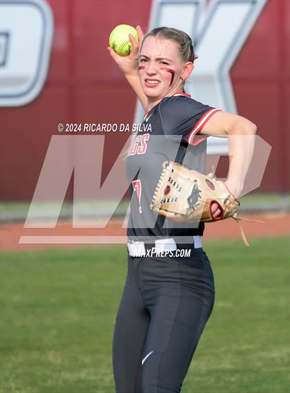 Thumbnail 1 in Tompkins vs Memorial (UIL Softball 6A Region 3 Area) photogallery.