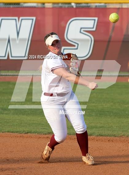 Thumbnail 1 in Tompkins vs Memorial (UIL Softball 6A Region 3 Area) photogallery.