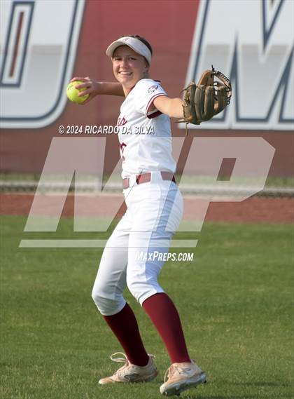 Thumbnail 3 in Tompkins vs Memorial (UIL Softball 6A Region 3 Area) photogallery.