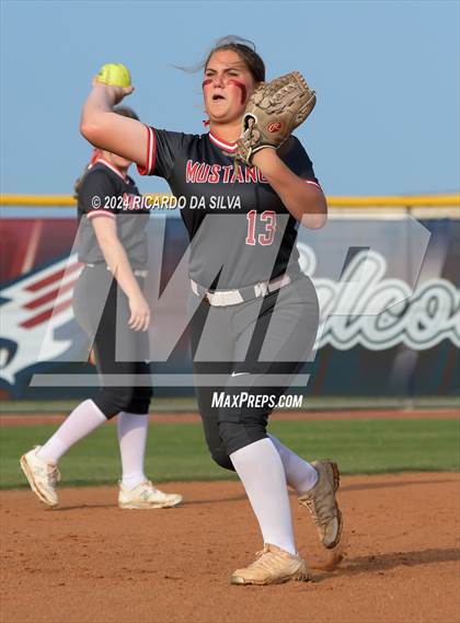 Thumbnail 2 in Tompkins vs Memorial (UIL Softball 6A Region 3 Area) photogallery.