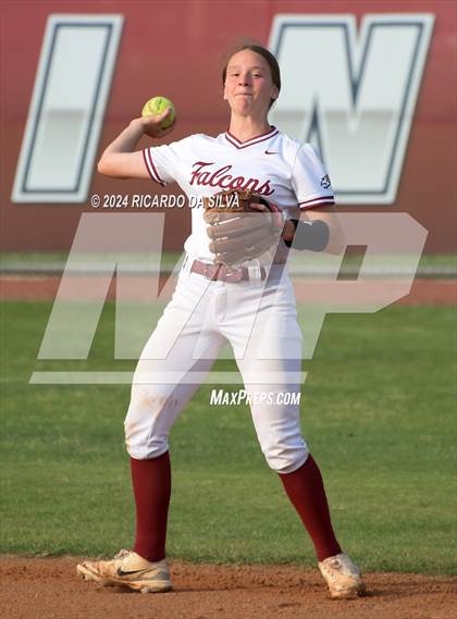 Thumbnail 3 in Tompkins vs Memorial (UIL Softball 6A Region 3 Area) photogallery.