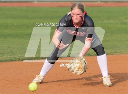 Thumbnail 2 in Tompkins vs Memorial (UIL Softball 6A Region 3 Area) photogallery.