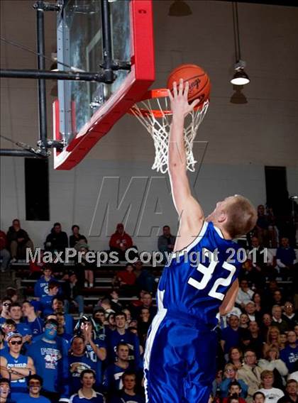 Thumbnail 2 in Covington Catholic vs. Holmes (35th District Championship) photogallery.