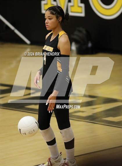 Thumbnail 3 in Oak Grove @ Kings Mountain (NCHSAA 3A Playoffs - 3rd Round) photogallery.