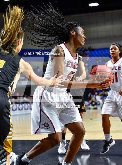 Thumbnail 2 in Earle vs. Quitman (AAA 2A Final) photogallery.