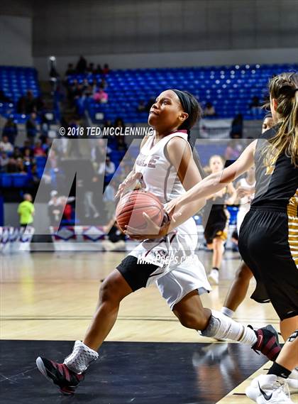 Thumbnail 1 in Earle vs. Quitman (AAA 2A Final) photogallery.