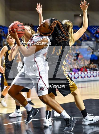 Thumbnail 2 in Earle vs. Quitman (AAA 2A Final) photogallery.