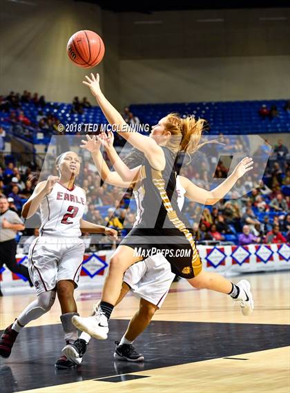 Thumbnail 3 in Earle vs. Quitman (AAA 2A Final) photogallery.