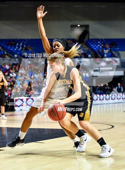 Thumbnail 3 in Earle vs. Quitman (AAA 2A Final) photogallery.