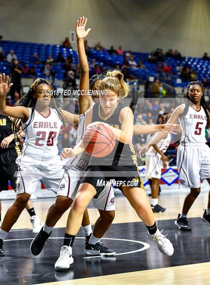 Thumbnail 1 in Earle vs. Quitman (AAA 2A Final) photogallery.