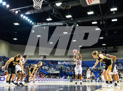 Thumbnail 1 in Earle vs. Quitman (AAA 2A Final) photogallery.