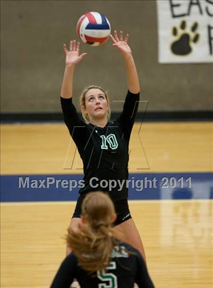 Thumbnail 1 in Carroll vs Plano East (5A Region 1 Bi-District) photogallery.