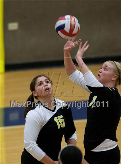 Thumbnail 3 in Carroll vs Plano East (5A Region 1 Bi-District) photogallery.