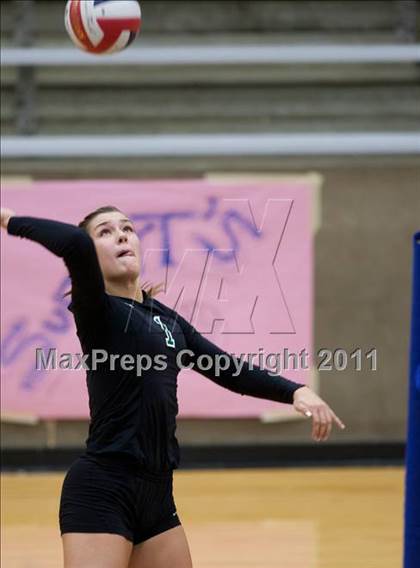 Thumbnail 1 in Carroll vs Plano East (5A Region 1 Bi-District) photogallery.