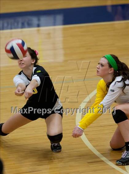 Thumbnail 1 in Carroll vs Plano East (5A Region 1 Bi-District) photogallery.
